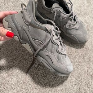Adida ozweego gray, worn only a few times
